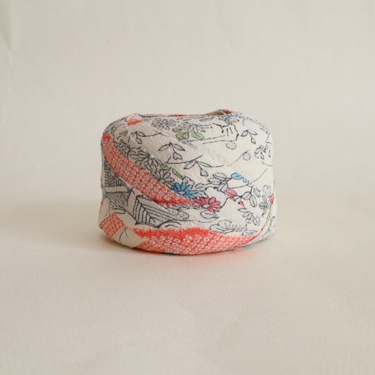 【残りわずか】白地に屋敷に花柄・縮緬(Y02601001)