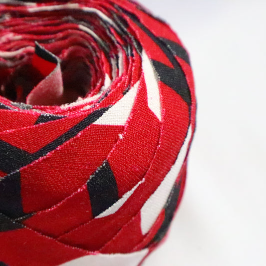 臙脂色に黒と白の幾何学柄・ウール(Y02311029)