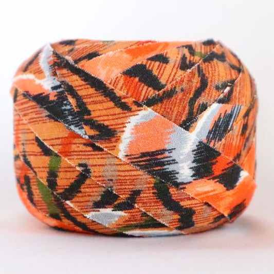 明るい茶色に花柄と抽象柄・モスリン(Y02312018)