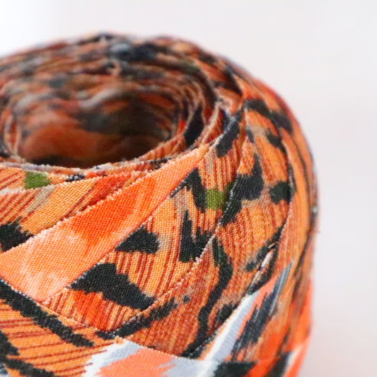 明るい茶色に花柄と抽象柄・モスリン(Y02312018)