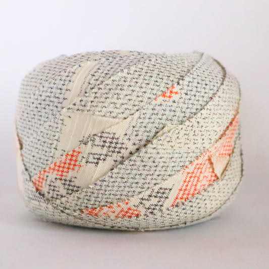 白地に灰色と赤の抽象柄・紬(Y02312017)