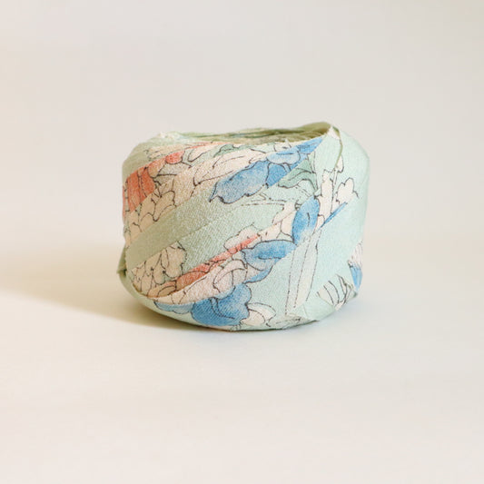 薄い水色にピンク・青・白の花柄・縮緬(Y02509002)