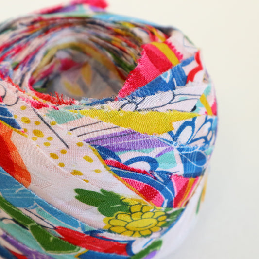 白地にカラフルな花柄・こども着物(Y02507005)