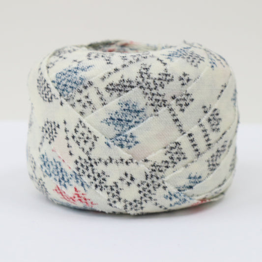 白地に黒・青・赤の絣柄・ウール(Y02402011)