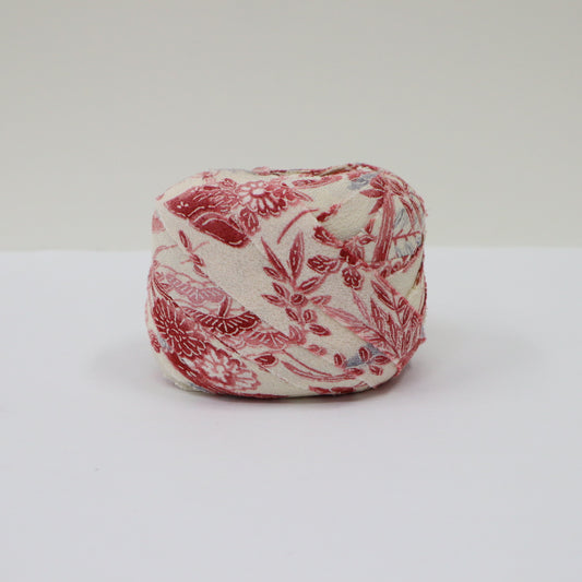 白地にピンクの草花模様(Y02009095)