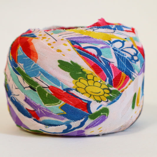 白地にカラフルな花柄・こども着物(Y02507005)