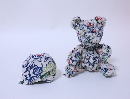 【ベアにおすすめヤーン】30m玉/白地に青・緑・赤の春秋花柄・正絹