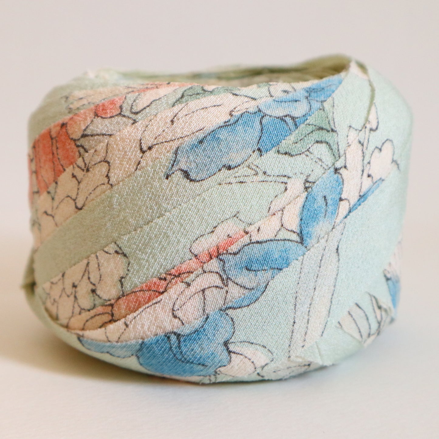 薄い水色にピンク・青・白の花柄・縮緬(Y02509002)