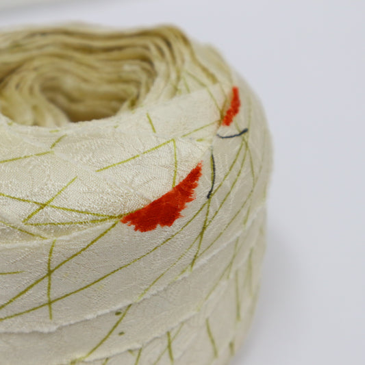 生成り正絹・赤に黄緑梅雨芝柄(Y02410028)