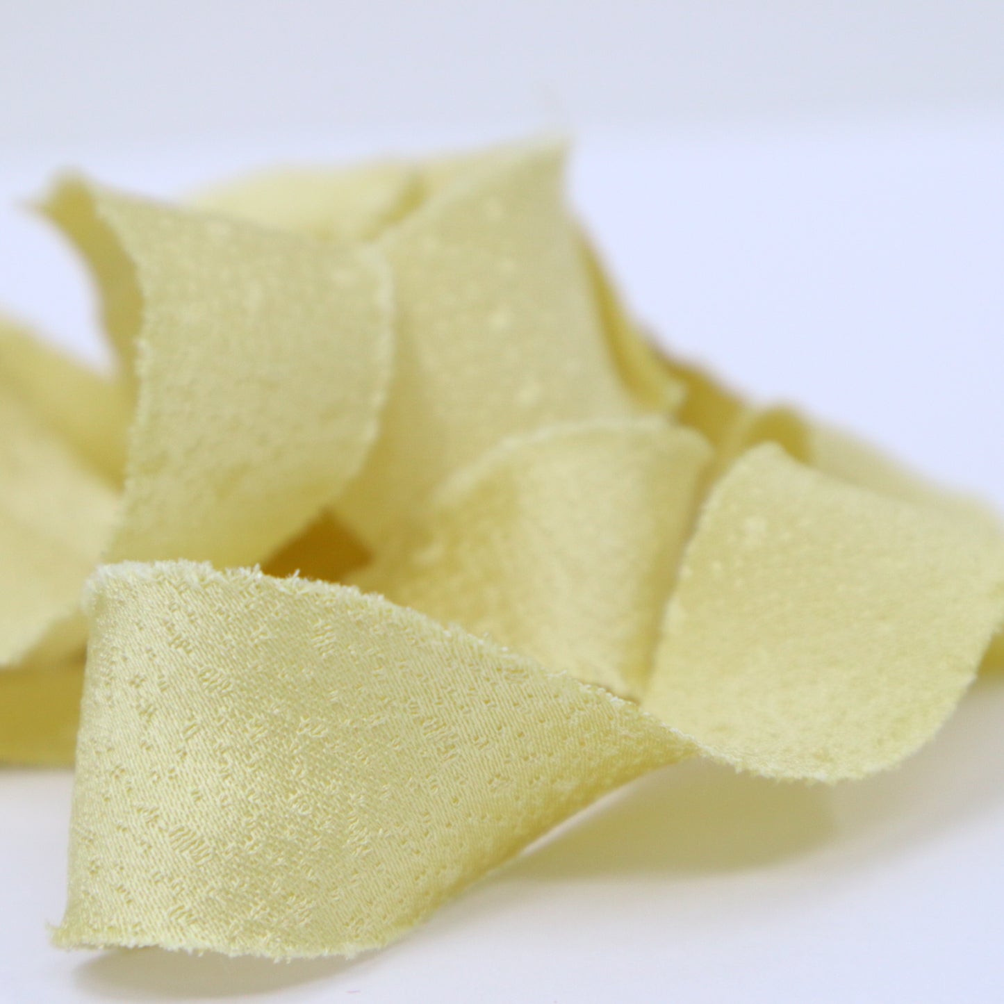 光沢のある卵色・無地(Y02404100)