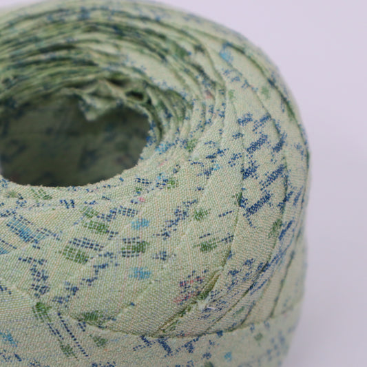 薄い黄緑に青・緑ピンクの絣柄・紬(Y02312046)