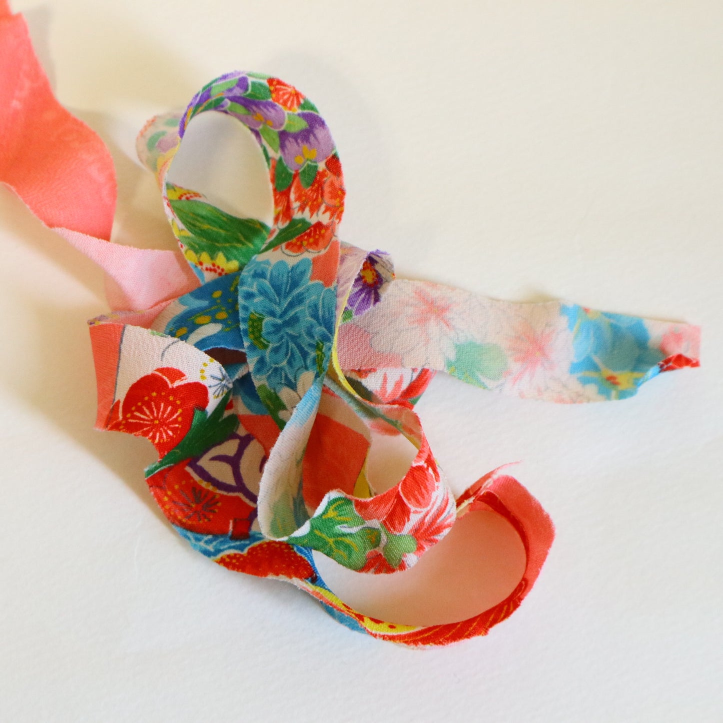 桃色にカラフルな花柄・こども着物(Y02507005)