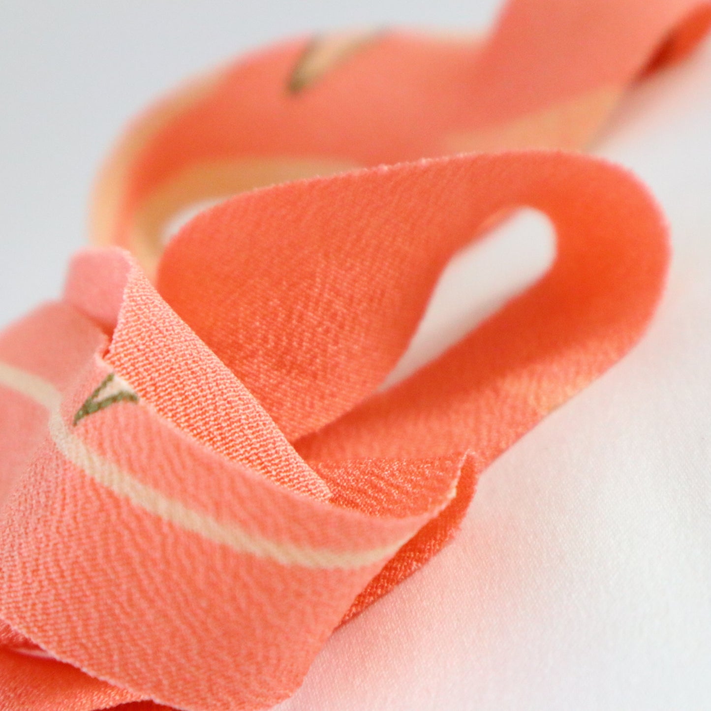 桃色に植物柄・縮緬(Y02301009)