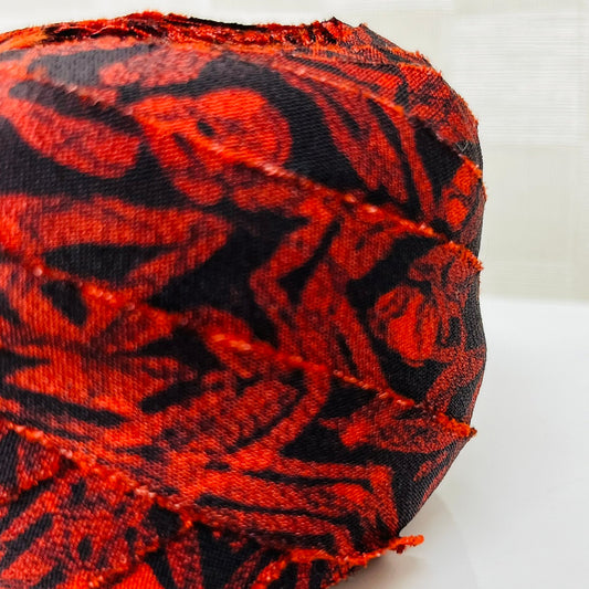 黒に赤の抽象柄・ウール(Y02003036)