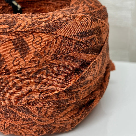 黄丹色に茶の更紗風柄・縮緬(Y00010147)