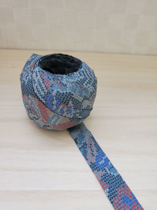 青みがかった灰色に桃色・赤・青の柄(YY00005005)