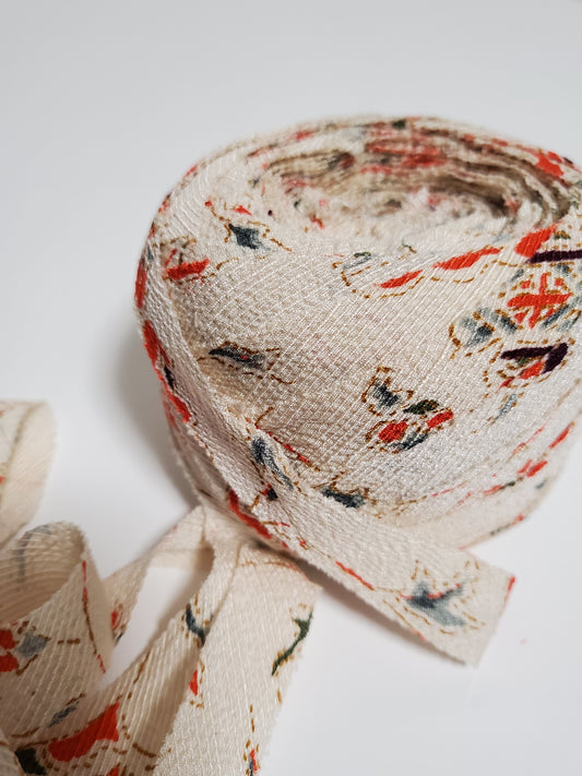 白地に朱の華紋(Y00005087)