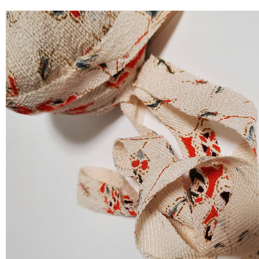 白地に朱の華紋(Y00005087)