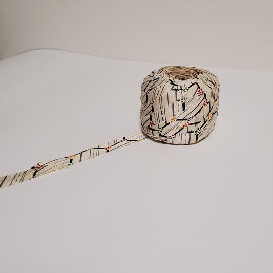 白地に灰色の抽象模様、黄・赤・紫・緑の小花(Y00010182)