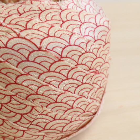 白に臙脂の青海波に扇・紋綸子(Y02008037)