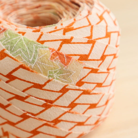 白地にオレンジの網代柄に紅葉と梅・縮緬(Y02008060)