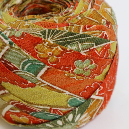 黄、オレンジ、緑の季節の花柄・縮緬(Y02009112)