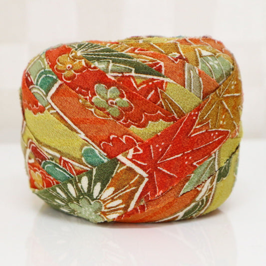 黄、オレンジ、緑の季節の花柄・縮緬(Y02009112)