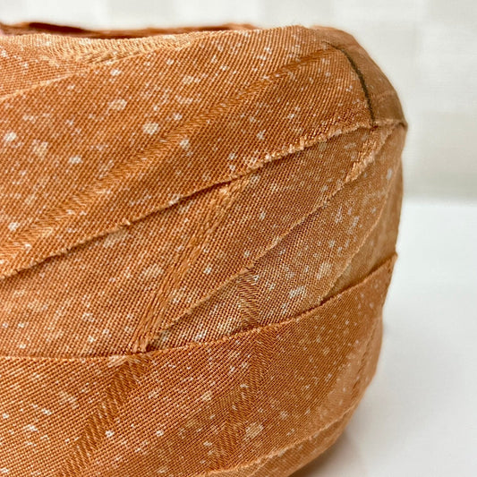 萱草色(うすい橙色)に薄い灰色の柄(Y02009015)