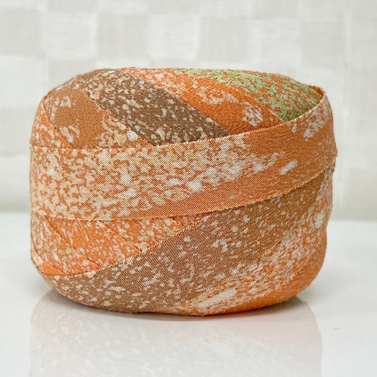 淡い橙色に緑や茶のグラデーション・縮緬(Y02003029)