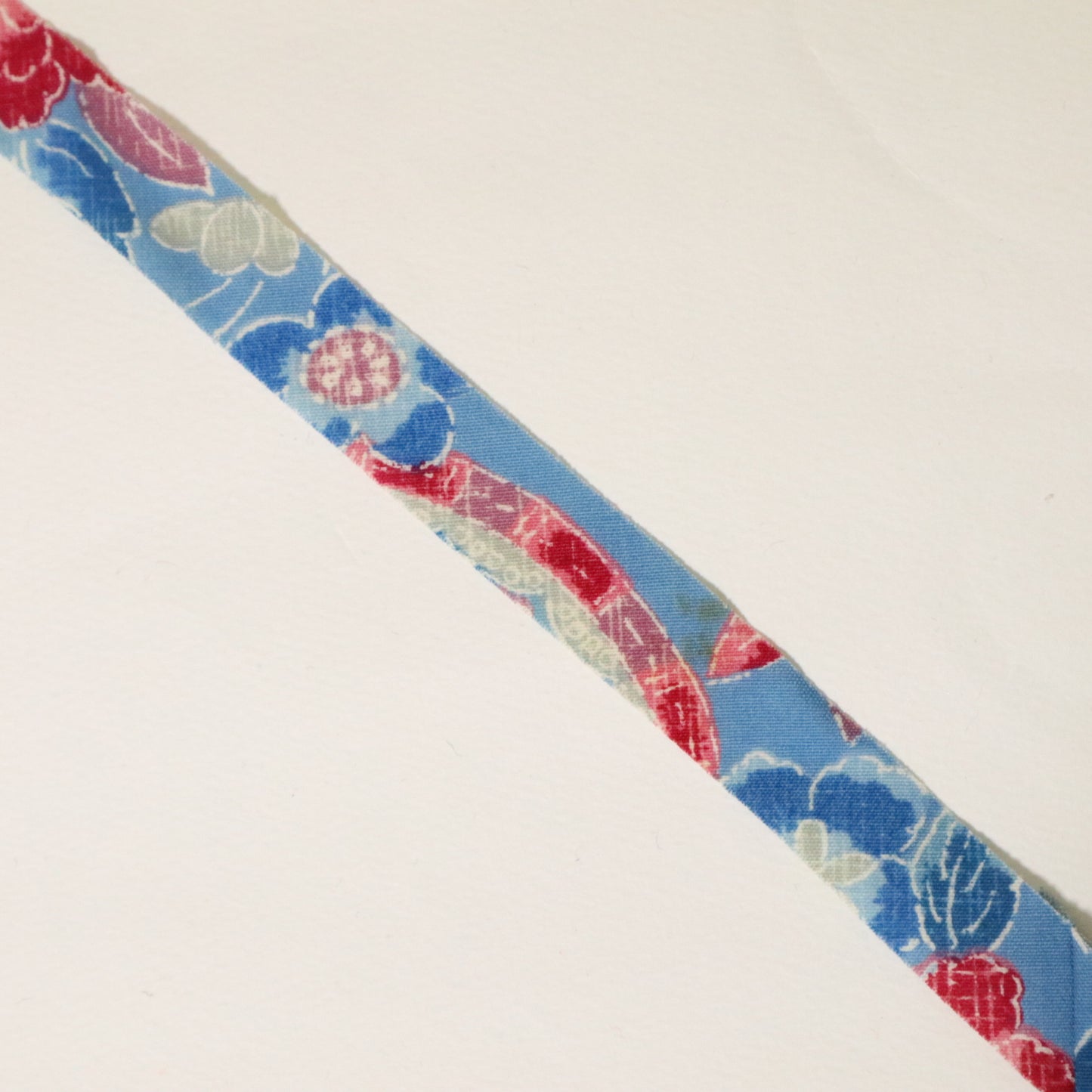 【残りわずか】水色　赤　花柄　ウール(Y02511001）