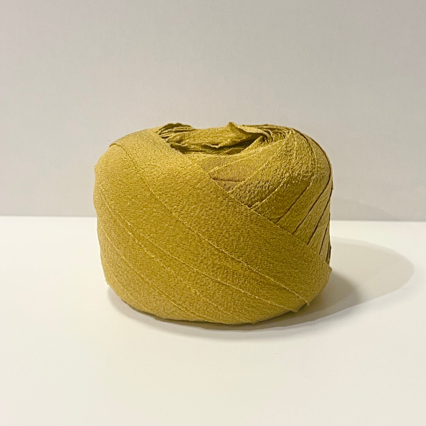 辛子色の無地・縮緬(Y02508001）