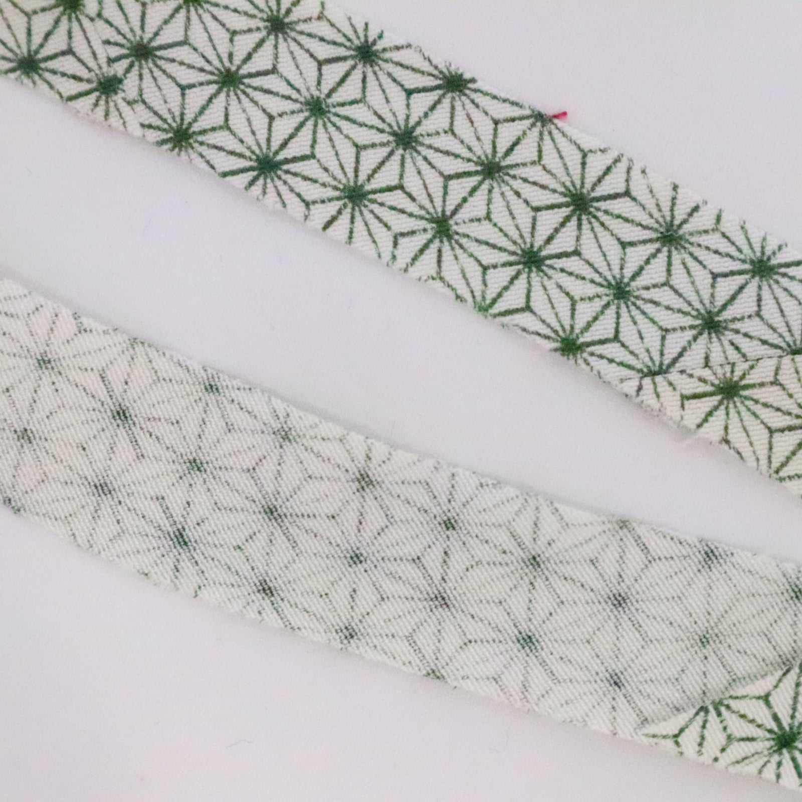 白地に緑の麻の葉柄・縮緬（Y02306012） – kimonoyarn