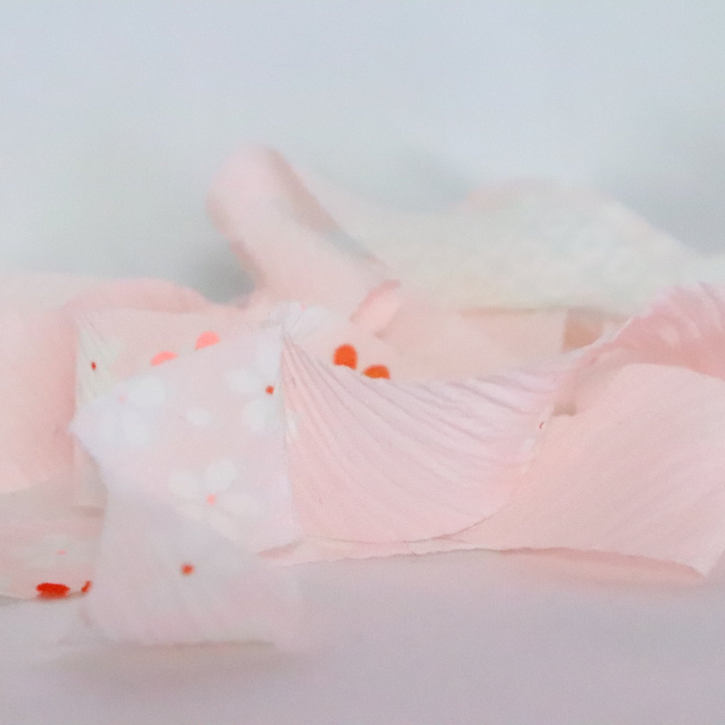 桜色に水色の絞り柄と白の花柄・化繊（Y02312020）