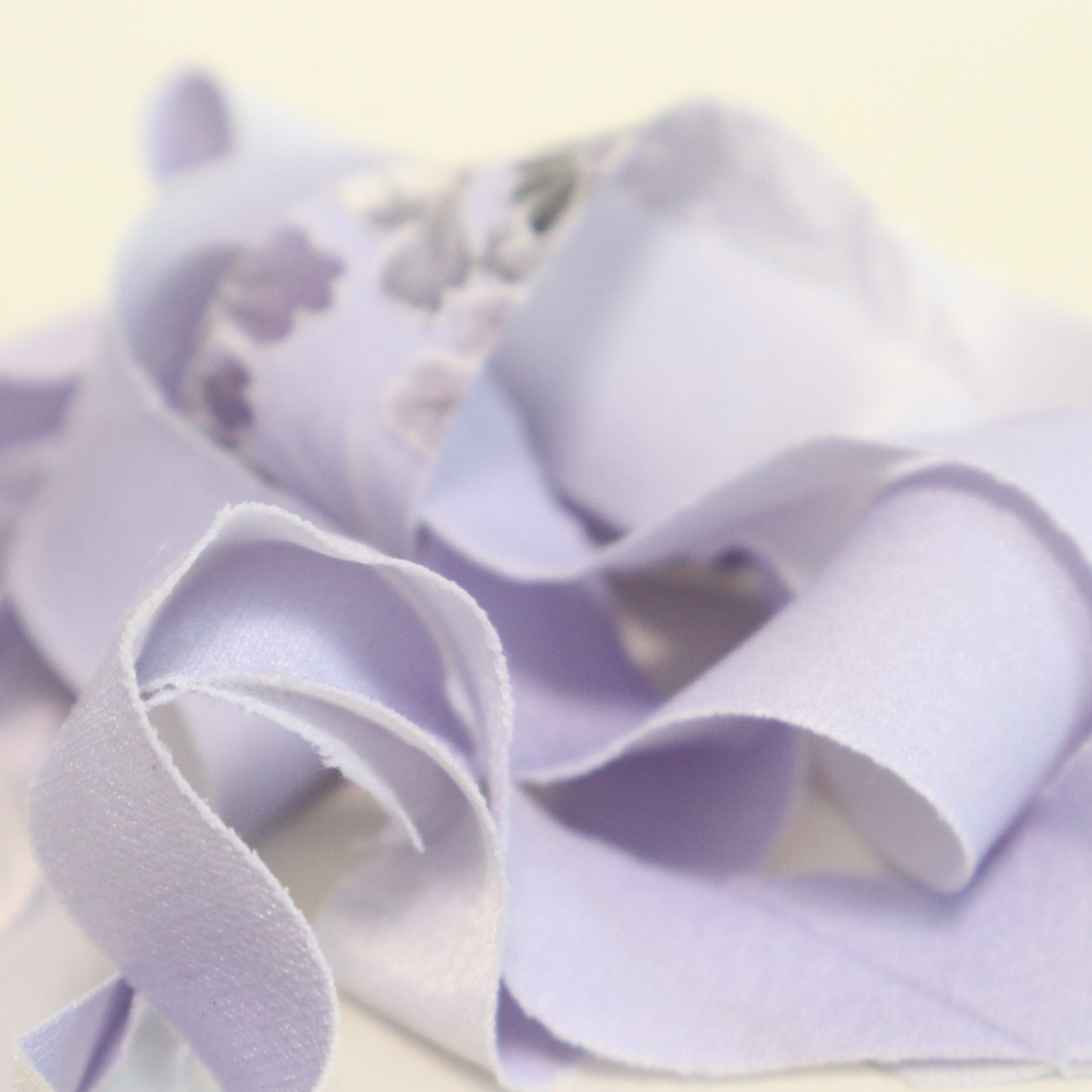 薄紫にところどころ花柄(Y02605006）