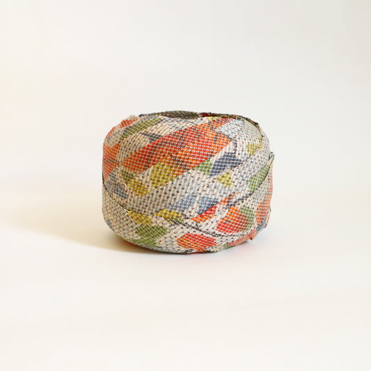 灰色に赤と青と黄色の花柄・紬（Y02509003）