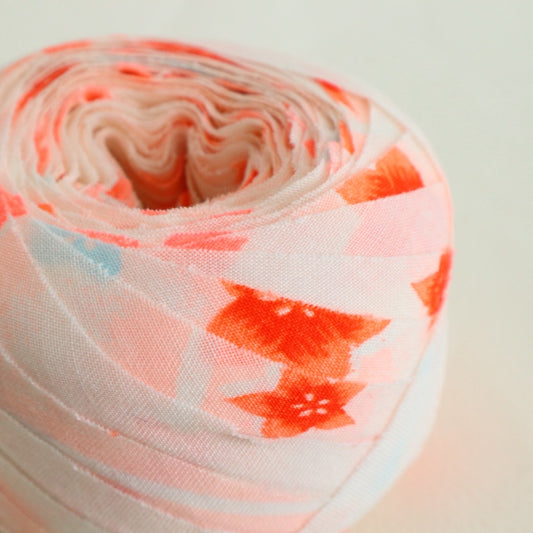 【残りわずか】白にカラフルな桔梗柄・モスリン(Y02512002）