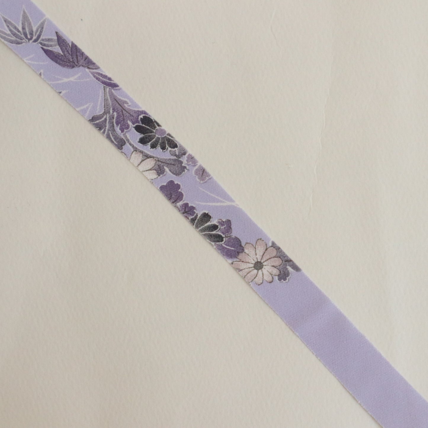薄紫にところどころ花柄(Y02605006）