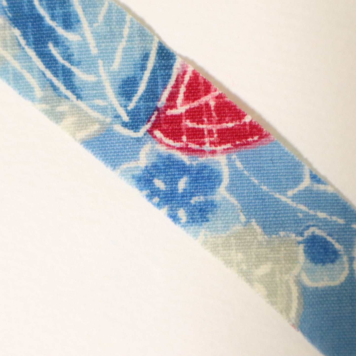 【残りわずか】水色　赤　花柄　ウール(Y02511001）