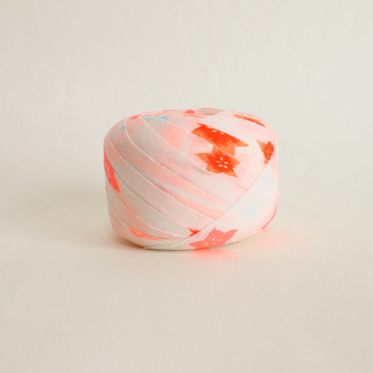 【残りわずか】白にカラフルな桔梗柄・モスリン(Y02512002）