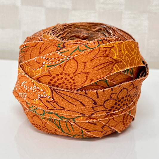 落ち着いた橙色に茶黄緑紫の向日葵柄・縮緬（Y02008089）